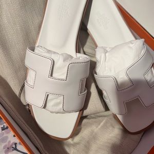 Brand new white Hermes slides !! Size 7 1/2 but run small so 6 1/2-7 can fit !